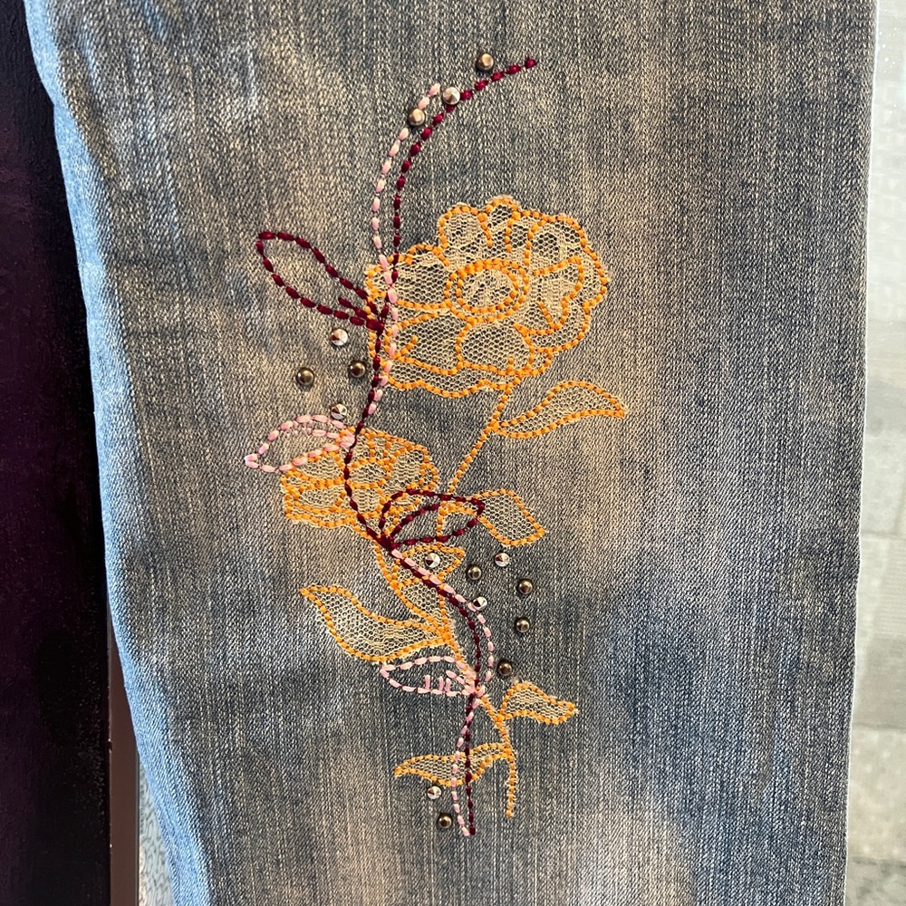 Beautiful embroidered jeans - never worn (no tags) - Picture 6 of 9
